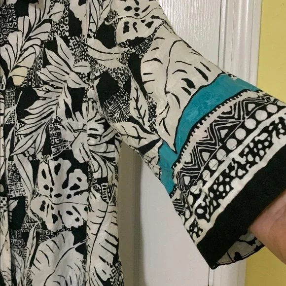 Alfred Dunner Monochrome Leaf Print Blouse - Picture 3 of 4